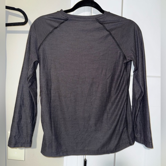 NWT Kids Old Navy Gray Long Sleeve Crew Neck Tee - Picture 2 of 3